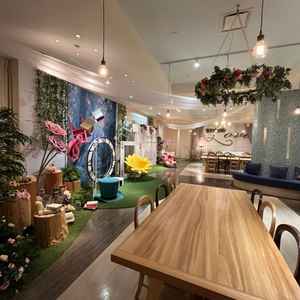 披露宴いくまでの間の待ち合いの部屋綺麗でした