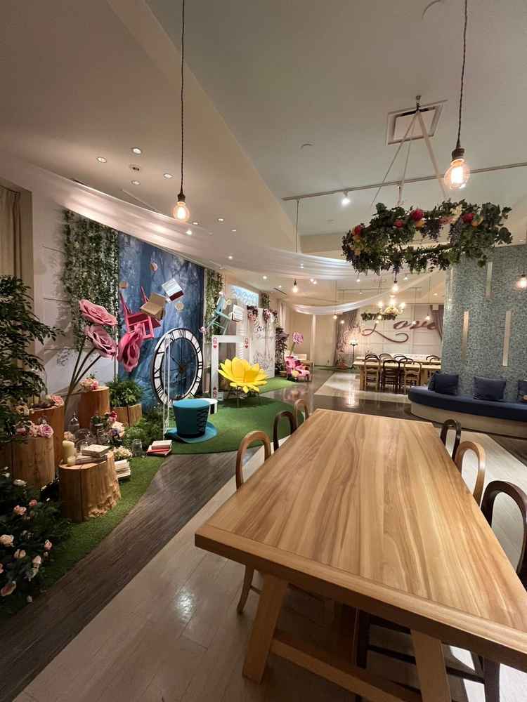 披露宴いくまでの間の待ち合いの部屋綺麗でした