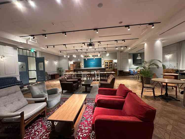 ゲスト控室も広くておしゃれな空間で、レイアウトや装飾も自由自在に変えられるのが魅力的でした。