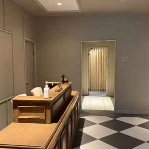 クロークからゲストの着替えるスペースの写真。