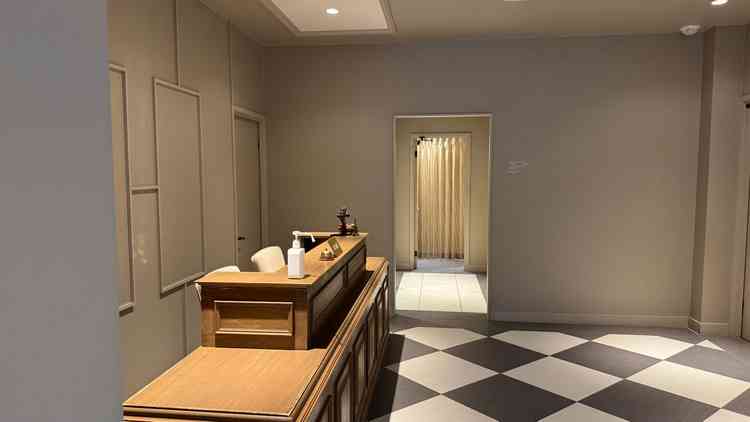 クロークからゲストの着替えるスペースの写真。