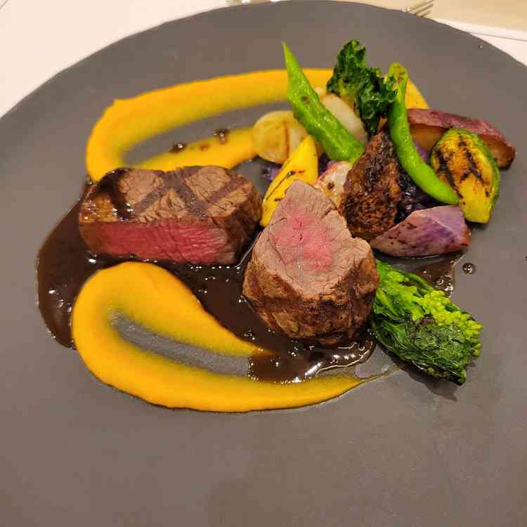 試食会　お肉がとても美味しかったです。付け合わせの野菜も甘かったです。