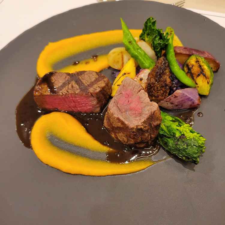 試食会　お肉がとても美味しかったです。付け合わせの野菜も甘かったです。