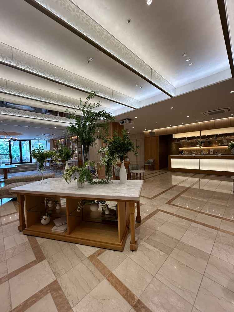 披露宴会場に入る前のスペースが立派で、立ちながらみんなで話せます。