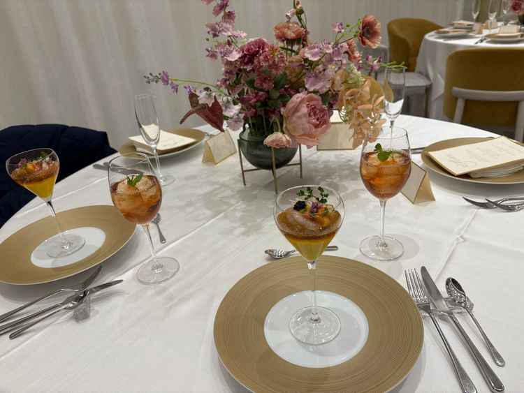 料理①ウニとホタテと甘エビとキャビアとカボチャのジュレ。