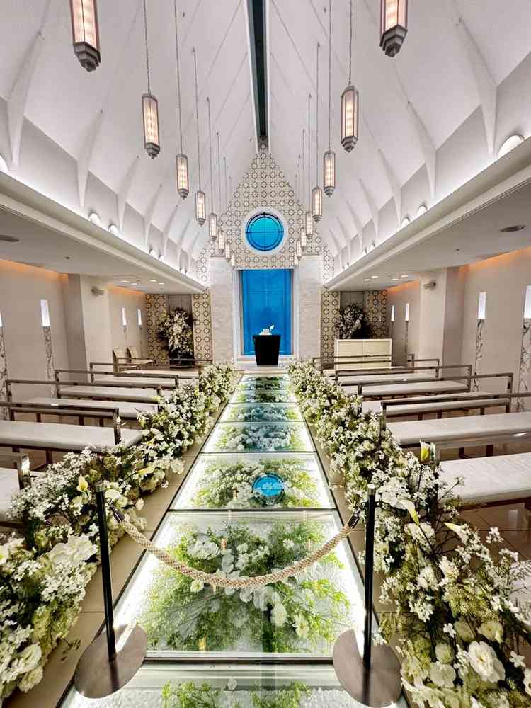 チャペルです。羽が降ってくる演出があり感動しました。