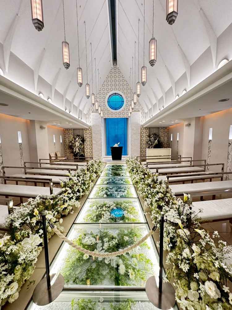 チャペルです。羽が降ってくる演出があり感動しました。