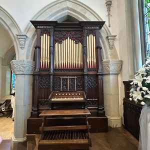 チャペル内のパイプオルガンは本物で現役。本物へのこだわりの強さが感じられた。