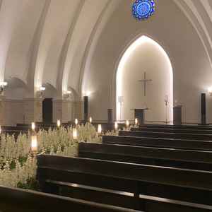 チャペルは天井が高く、席同士もゆったりとしていて開放感がありました。