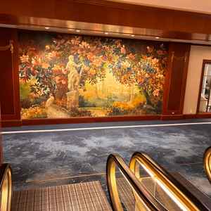 絵画が至る所に