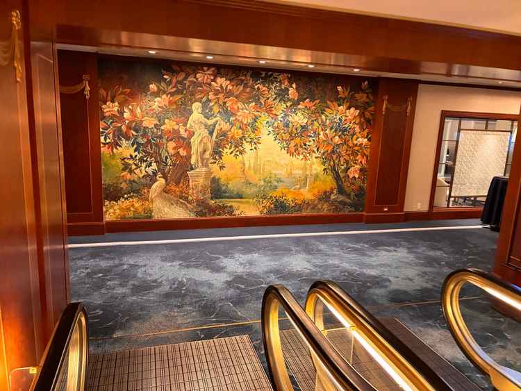 絵画が至る所に