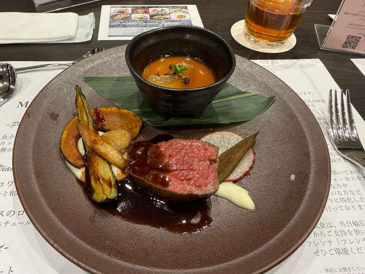 試食メイン料理。とても美味しく、ゲストとしてこれが出てきたら嬉しいなと思う味でした