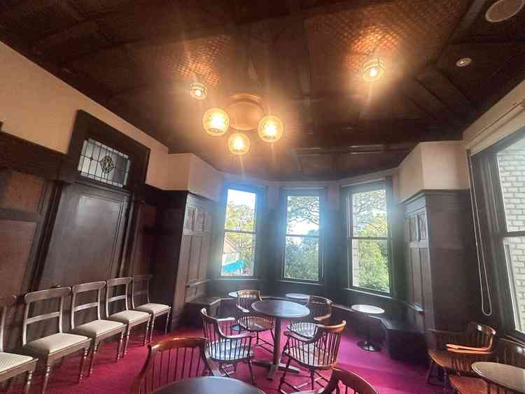 迎賓館の待合室。