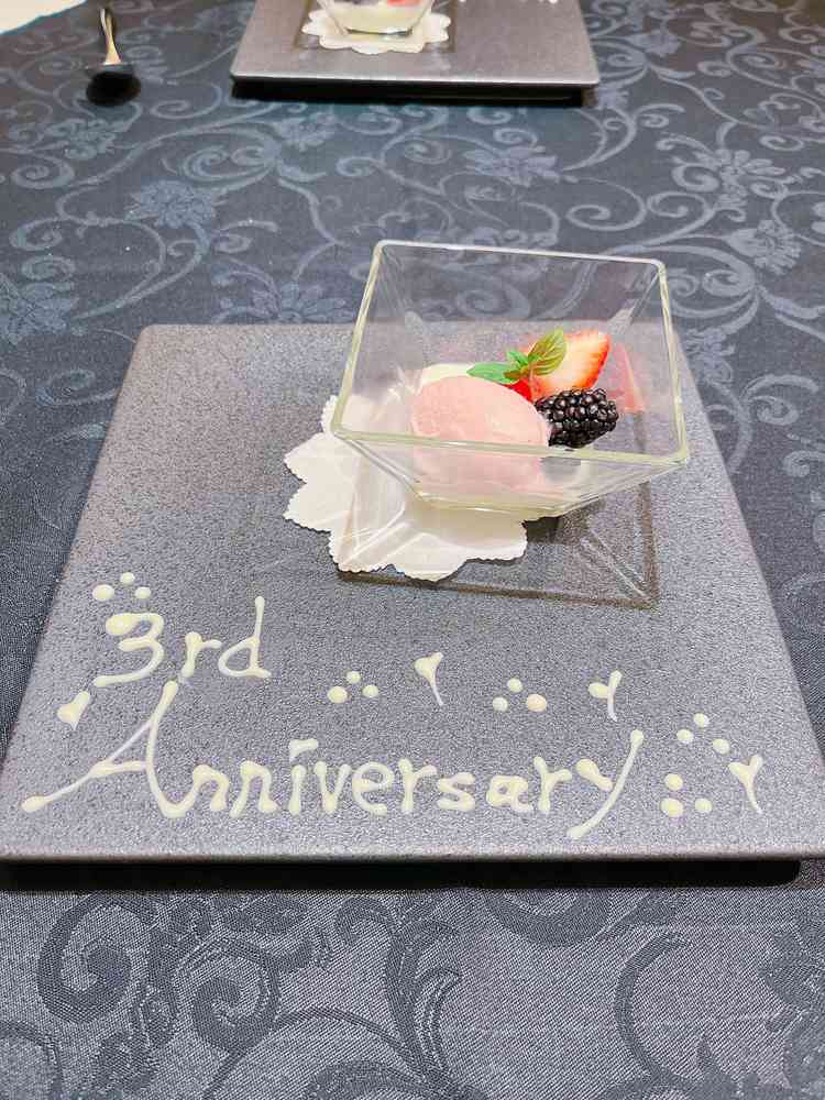 スタッフさんの心遣いが素敵でした。(試食のデザートにサプライズでメッセージを添えて下さました。)