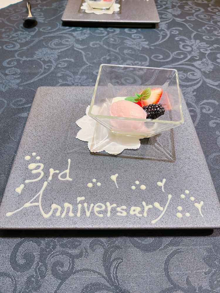 スタッフさんの心遣いが素敵でした。(試食のデザートにサプライズでメッセージを添えて下さました。)