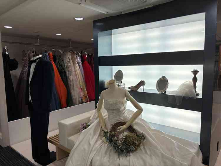 式場に衣装レンタルも併設されている