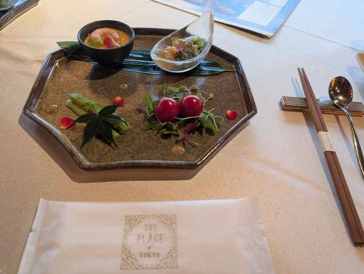 お料理がどれもとても美味しく、お箸で食べられる点も魅力的でした。