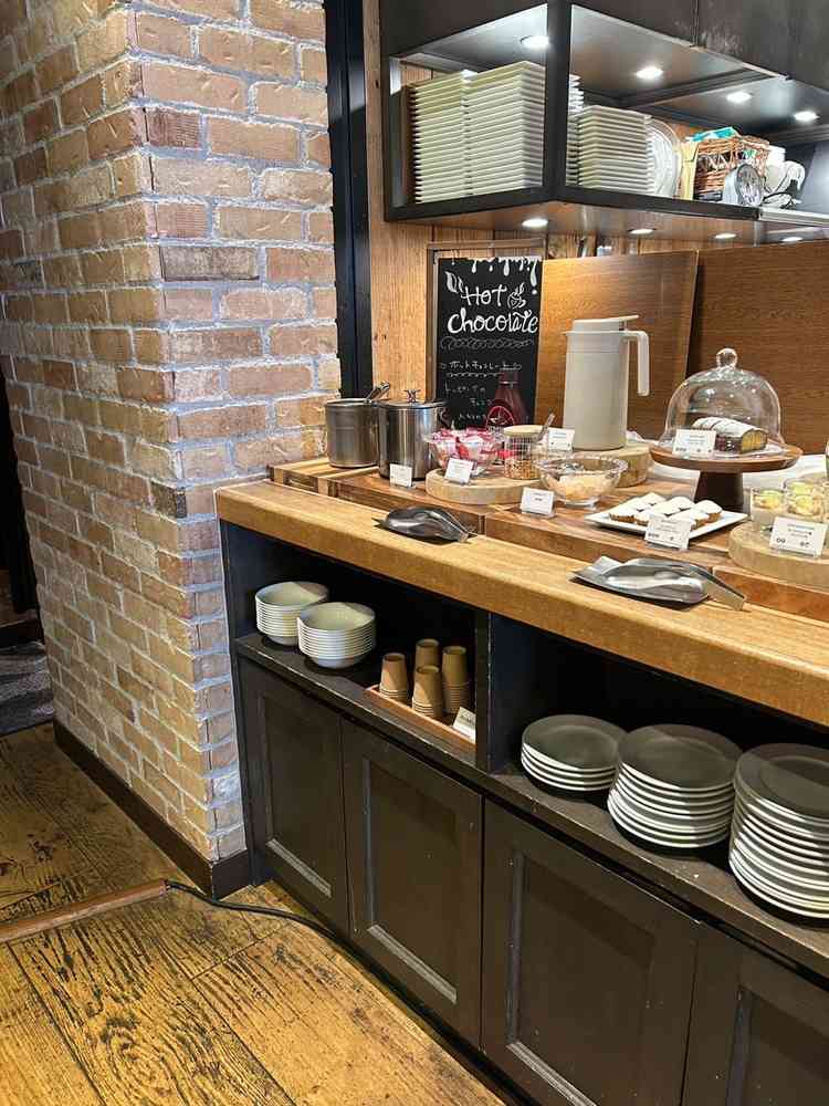 オープンキッチンの中にあるデザートビュッフェとなります。