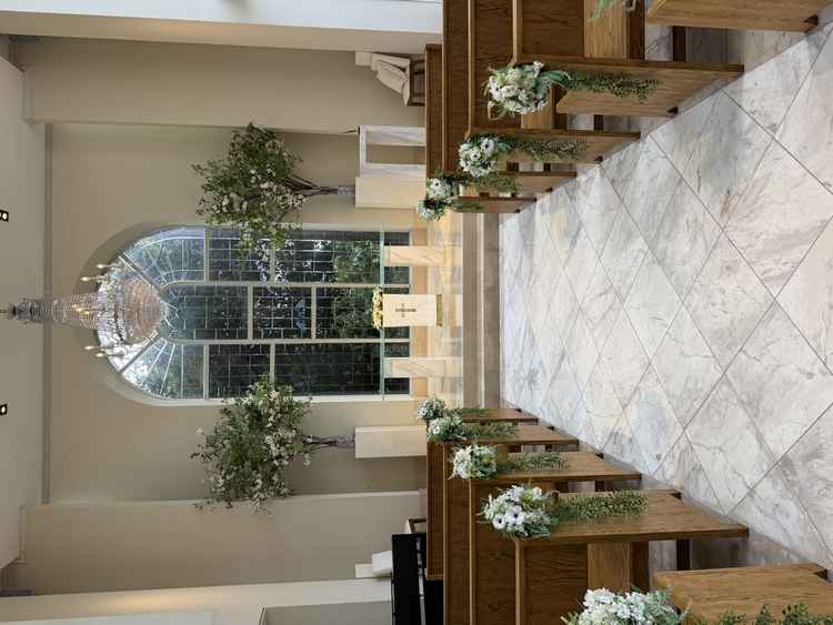 ガーデン挙式日に雨となった際のチャペル登壇側