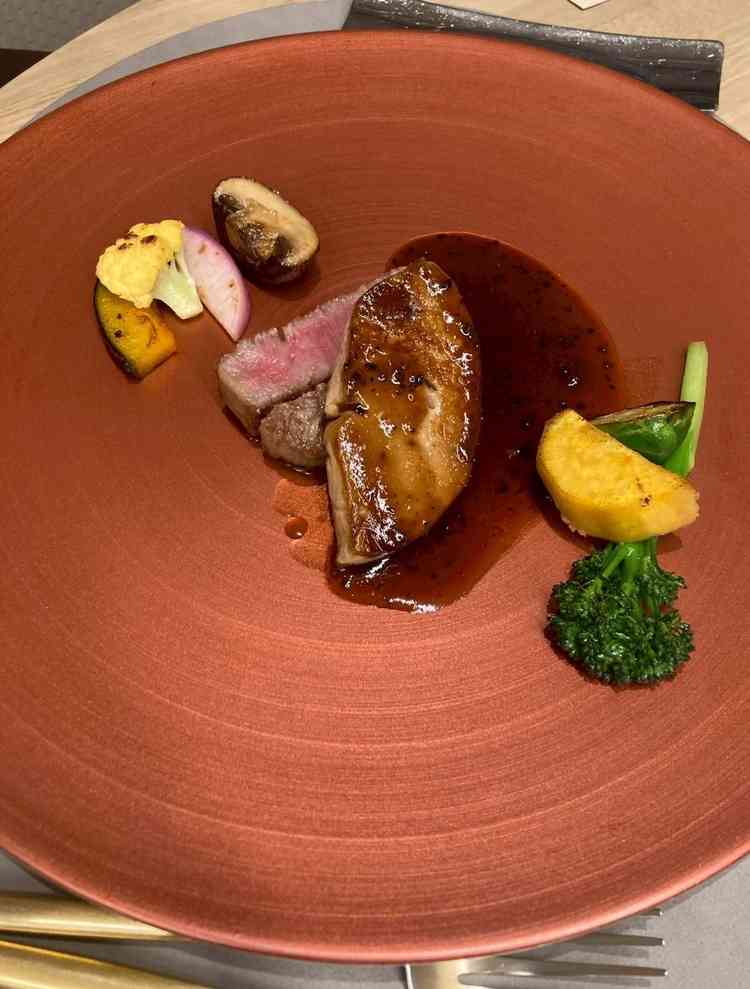 試食。ビーフとフォアグラが本当に美味しい