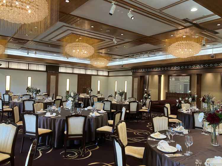 鳳凰の披露宴会場。とても華やかで綺麗でした。