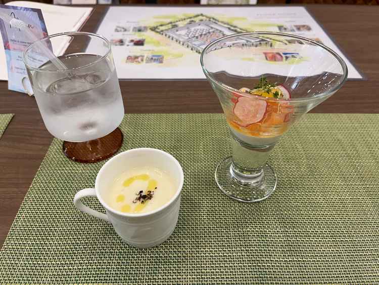 料理の試食の写真。前菜が美味しかった。