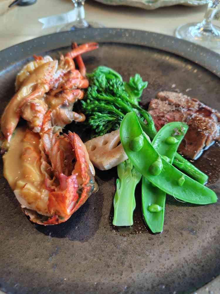 目の前でトリュフを削って肉にかけるなど、ゲストが喜びそう