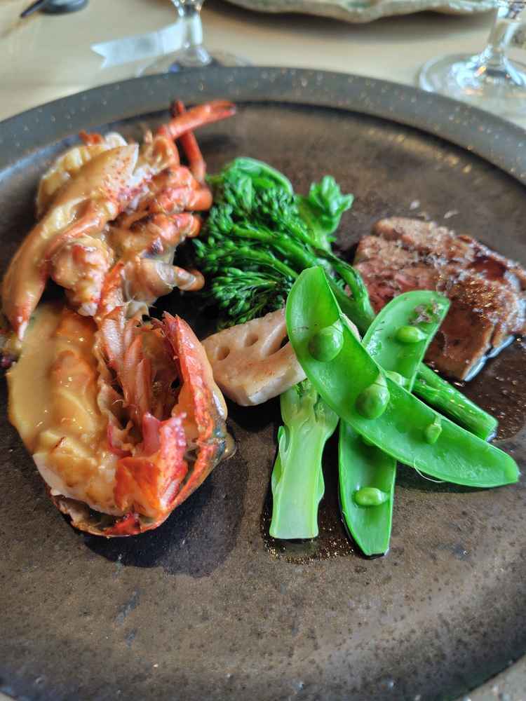 目の前でトリュフを削って肉にかけるなど、ゲストが喜びそう