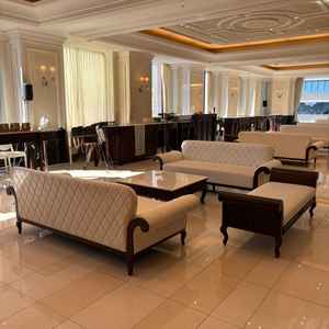 ゲストの待合スペースです。広々としていて、窓からの景色も綺麗でした。