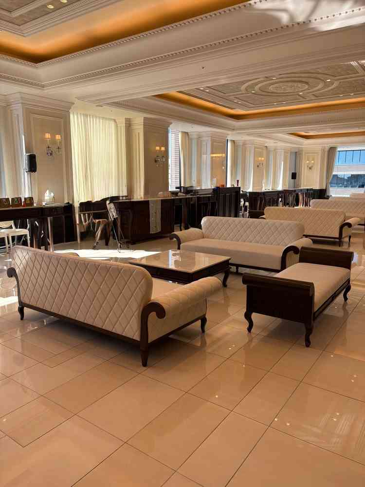 ゲストの待合スペースです。広々としていて、窓からの景色も綺麗でした。