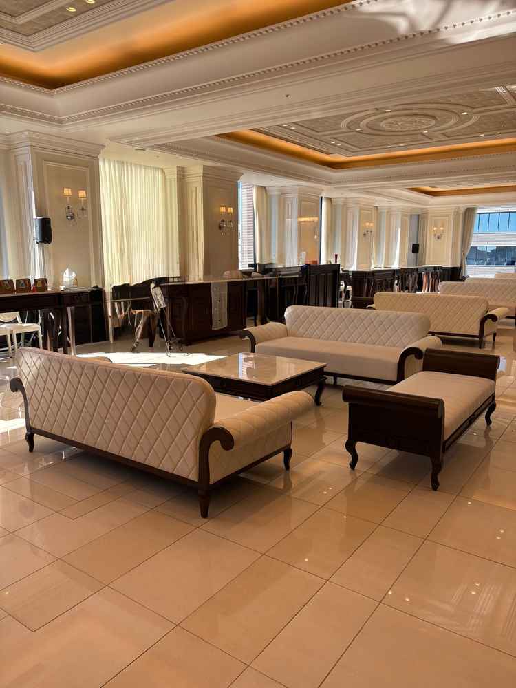 ゲストの待合スペースです。広々としていて、窓からの景色も綺麗でした。