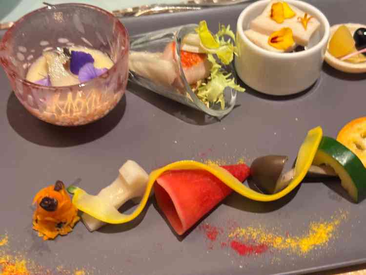 カラフルな料理。