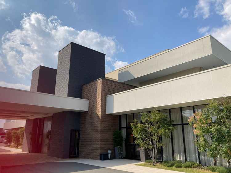 式場外観です。新しい施設であって綺麗でした。