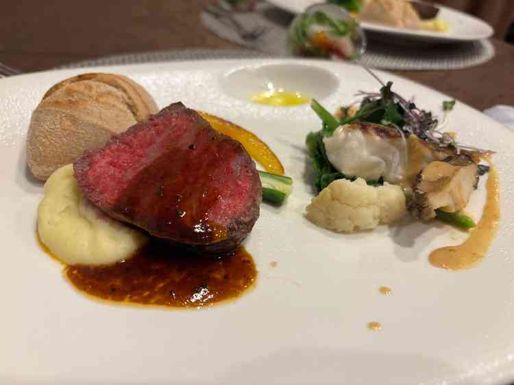 ハーフコースでお肉もお魚も試食できました。