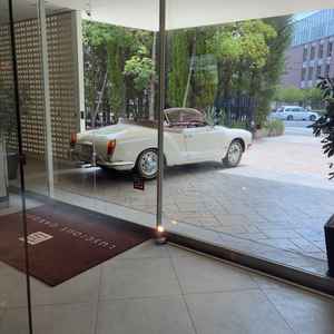 入り口にあるオープンカー