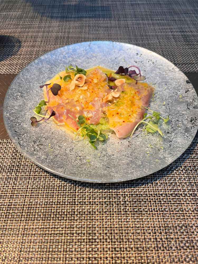 コース料理試食の際に、事前に書いたアンケートをもとにサプライズで出していただいたカルパッチョ。