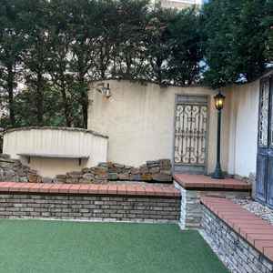 ガーデン。披露宴が始まる前にここでみんなで写真を撮ったり、料理を食べれたりする場所