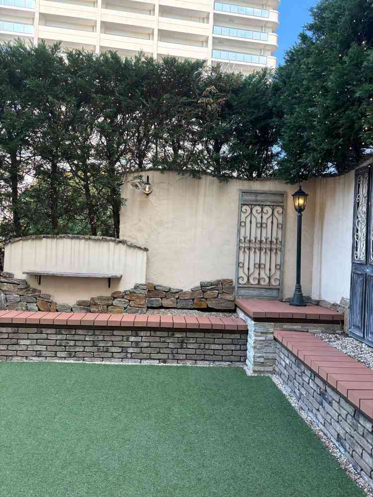 ガーデン。披露宴が始まる前にここでみんなで写真を撮ったり、料理を食べれたりする場所