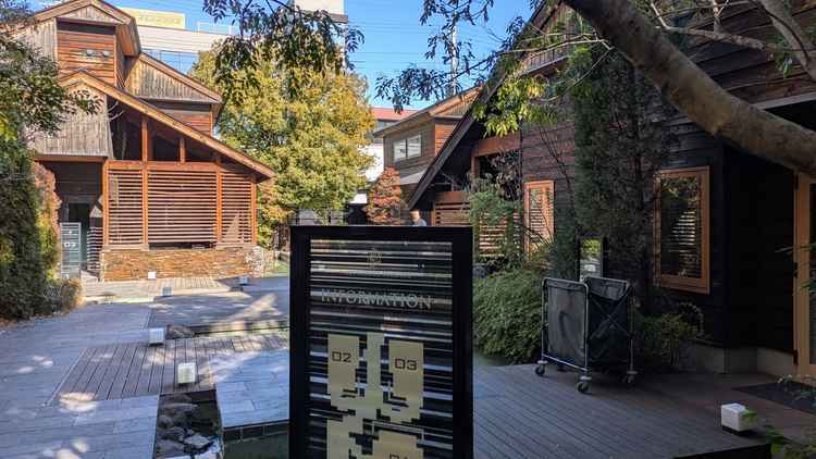 宿泊設備です。一番広い1号棟を見せてもらいました。バーベキュースペース+1LDKといった間取りでした