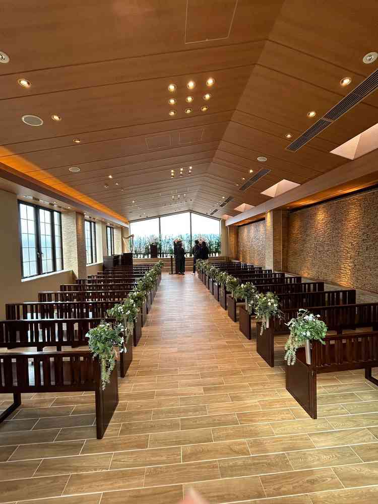 チャペルでの写真。滝がきれいで印象的でした。