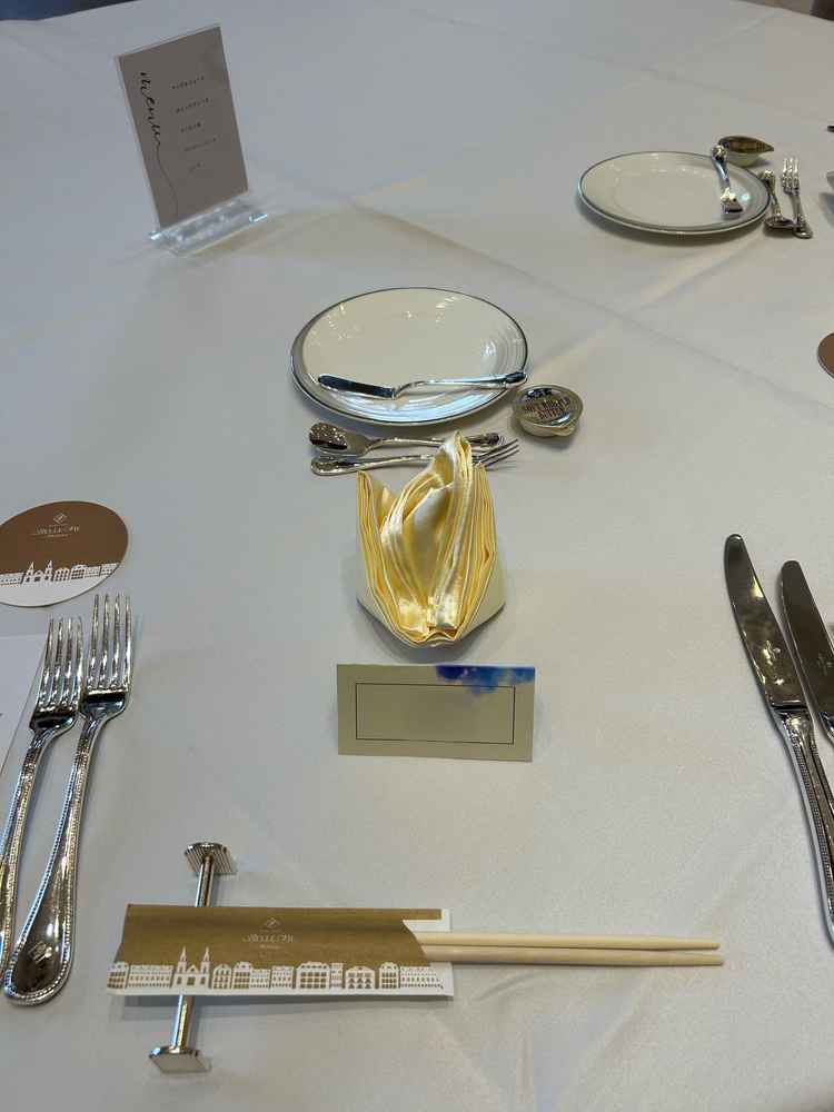 テーブルコーディネート。ナフキンが高級感あふれていた。