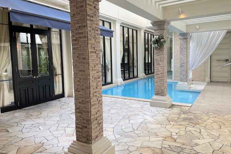 周りの滝がとても良い