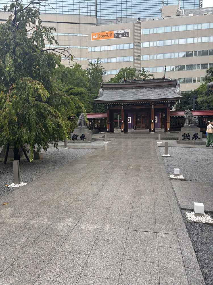 神前式ではこの道を歩いていきます