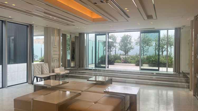 待合室。外からの光が入ってきて開放感がありました。