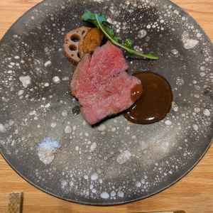 高級な肉ビストロに来たのかと錯覚するほど美味しいローストビーフ。