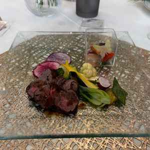 食材のうまみを活かした料理でした。お肉も柔らかく上品な味で、野菜の味付けも美味しかったです。