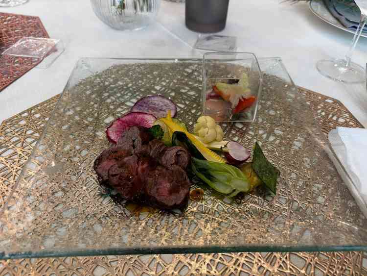 食材のうまみを活かした料理でした。お肉も柔らかく上品な味で、野菜の味付けも美味しかったです。