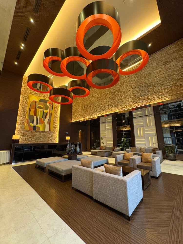 ゲスト専用の待合室です。ケーキブッフェの演出が気になりました。