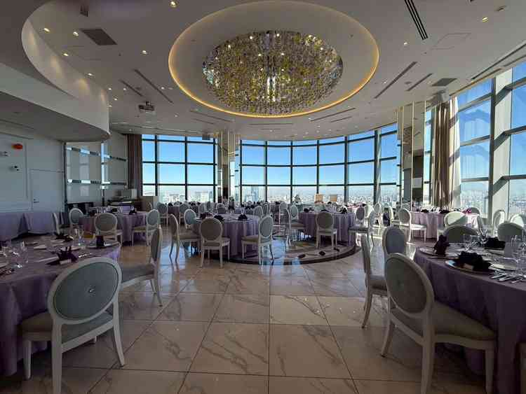 披露宴会場（後方から前方をみた）