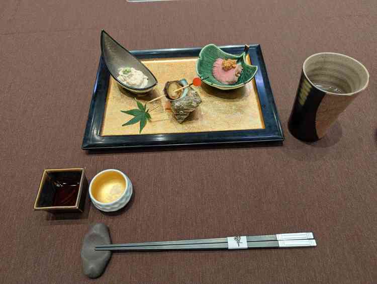 コースの試食（前菜と肉）